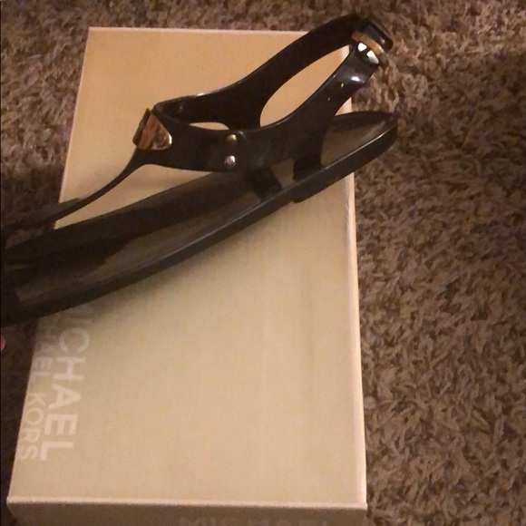 Michael Kors - Picture 2 of 2